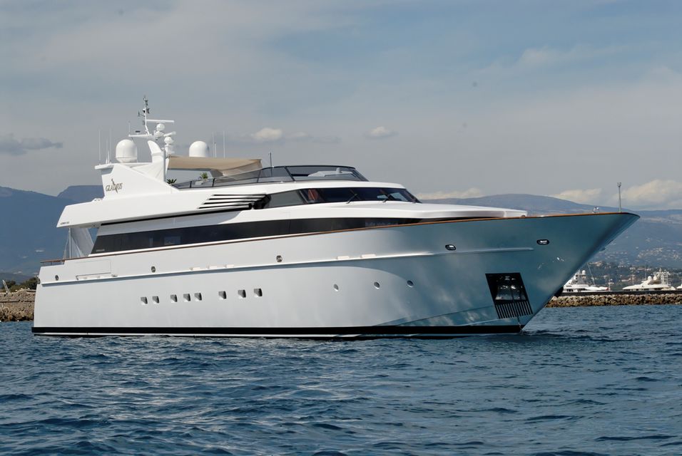 yacht-gladius-exterior-14b